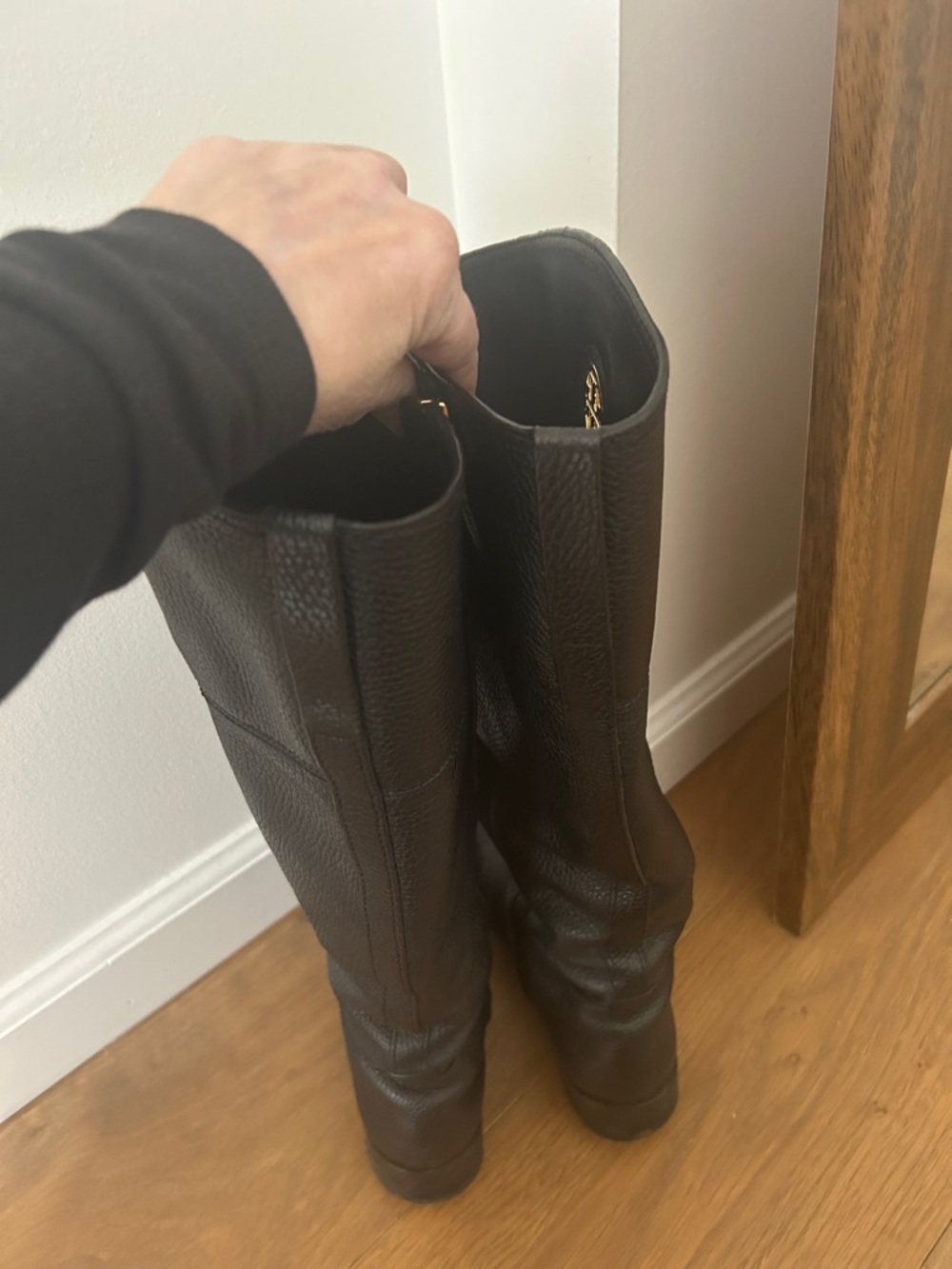 Tory Burch Black Leather Knee-High Boots with Gold Logo - Picture 4 of 4